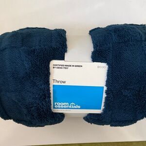 NWT Room Essentials Blue Plush Throw Blanket - Teal Blue 50X60